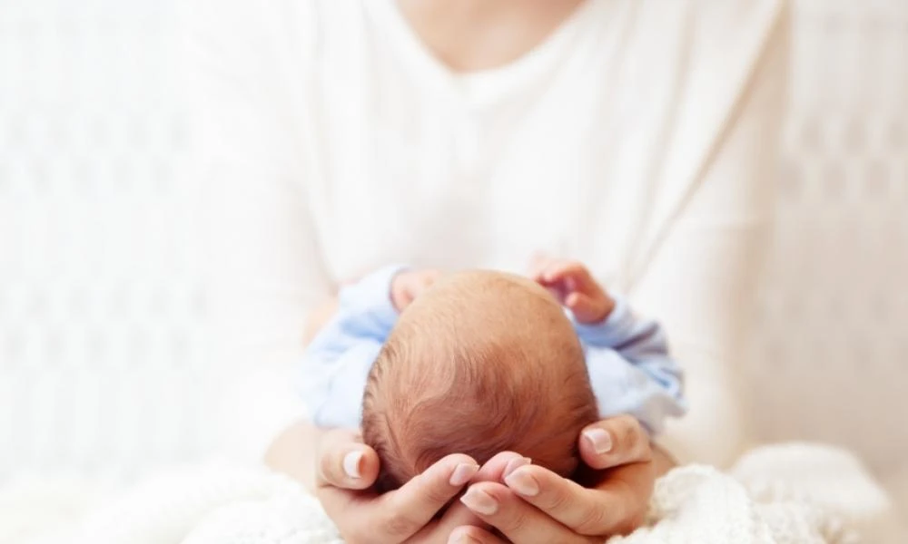 Επίδομα μητρότητας: Αυτά είναι τα κριτήρια για τις μη μισθωτές μητέρες